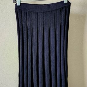 St John black pleated knit skirt sz4